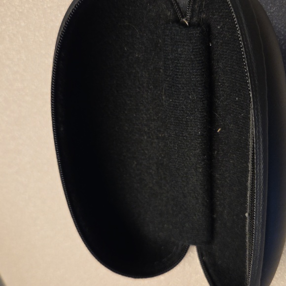 Emporio Armani Black Zippered Glasses Case - Picture 3 of 5